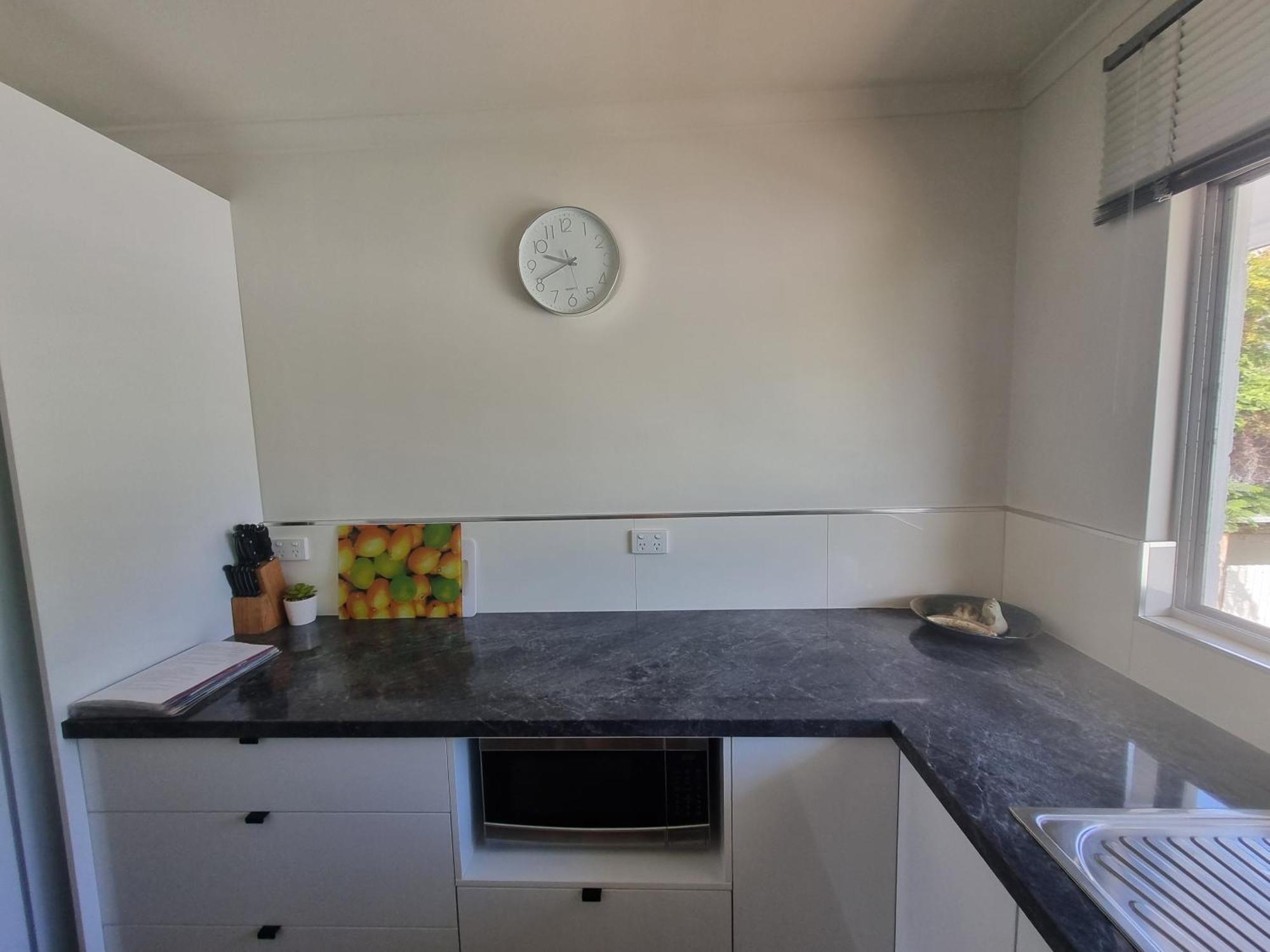 Residential Two-bedroom Unit On The Strand, Self-check In, Wi-fi * Townsville